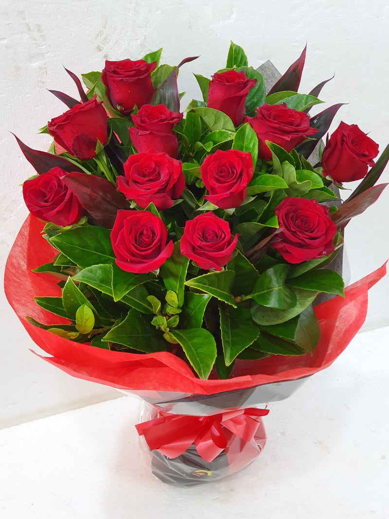 Long Stem Red Columbian Roses in a Bouquet