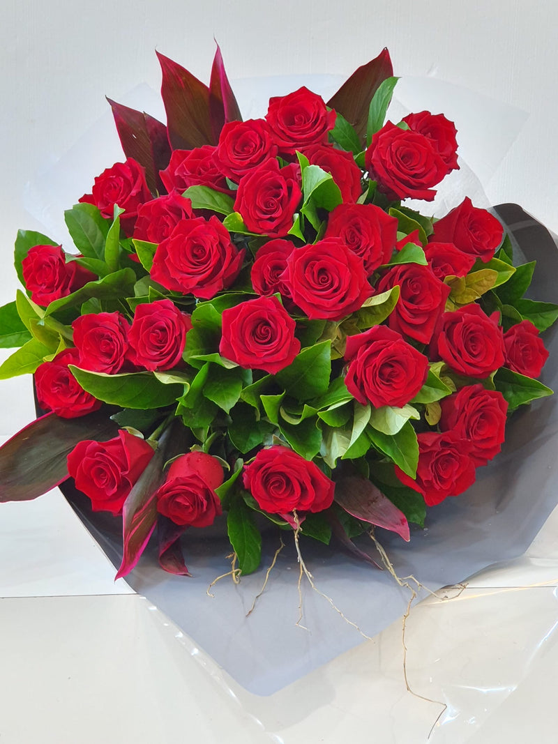 30 Red Roses